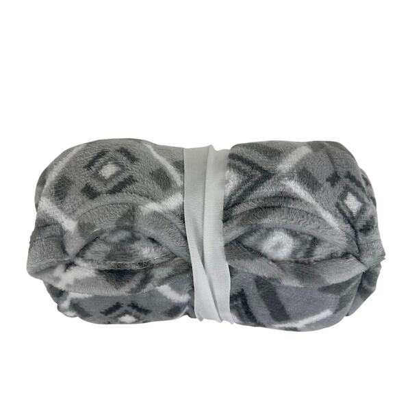 NWT Holiday Home Winter Holiday Oeko-Tex Microplush Fairisle Grey Throw Blanket - Picture 3 of 4